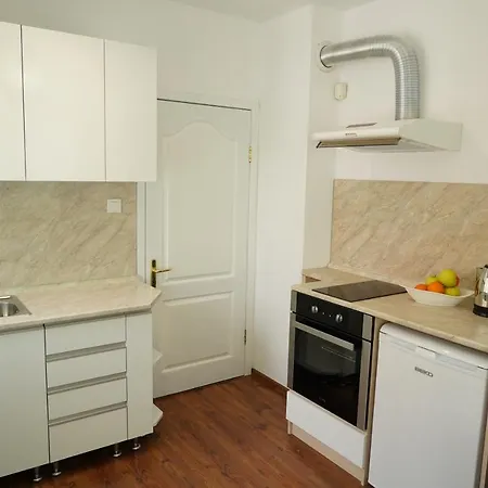 Shushi's 1 Bedroom Apartment