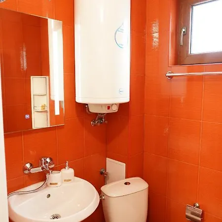 Shushi's 1 Bedroom Apartment *